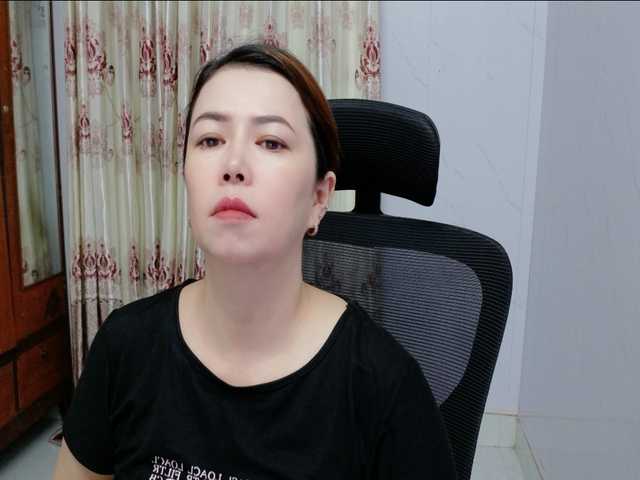 Lindahot69 live cam on BongaCams