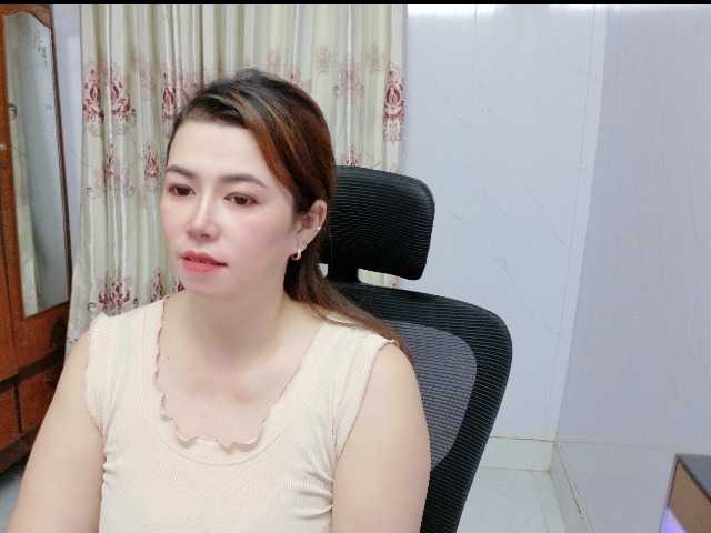 Lindahot69 live cam on BongaCams