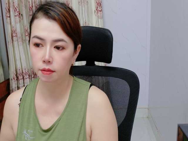 Lindahot69 live cam on BongaCams