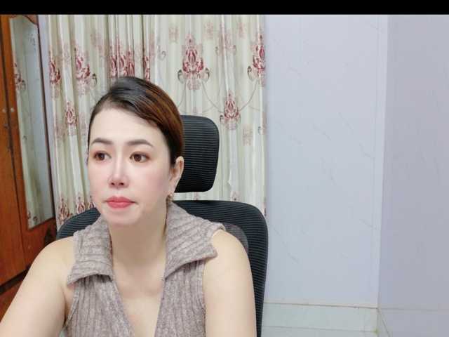 Lindahot69 live cam on BongaCams