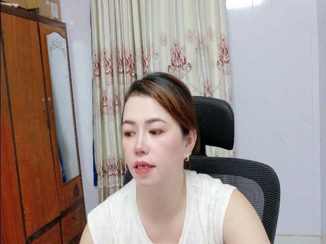 Lindahot69 live cam on BongaCams