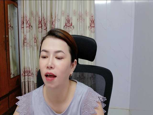 Lindahot69 live cam on BongaCams