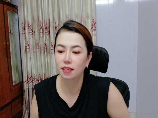 Lindahot69 live cam on BongaCams