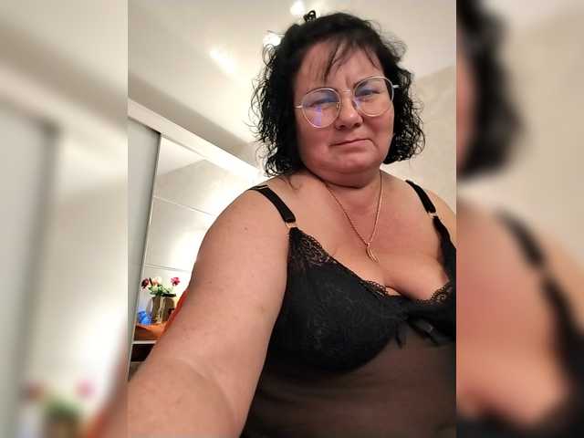 le modèle EvaShiny est en webcam porno dans un show sur le site bongacams, il possède les tags suivants: White/Caucasian,Brunette,Shaved