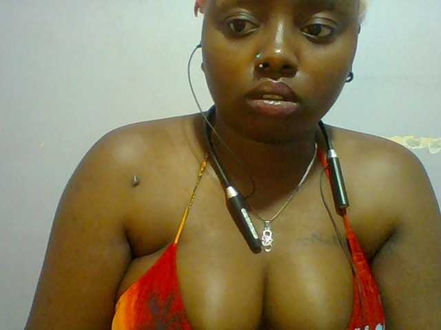 le modèle Natty-nasty est en webcam porno dans un show sur le site bongacams, il possède les tags suivants: Ebony,Redhead,Shaved