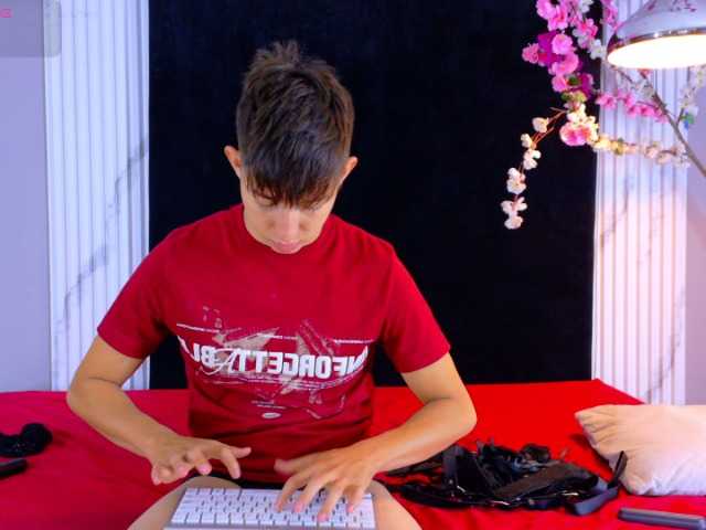 Danteandvioletecr live cam on BongaCams
