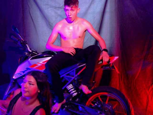 Danteandvioletecr live cam on BongaCams