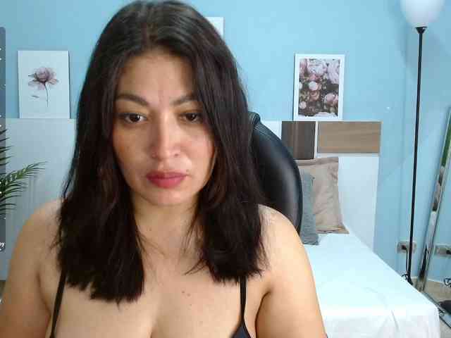 Sophia-hadid webcam