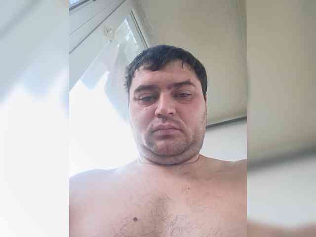 Dinis-32 Live Webcam on BongaCams