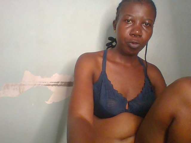 Creme-dall live cam on BongaCams
