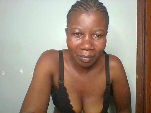 Creme-dall live cam on BongaCams