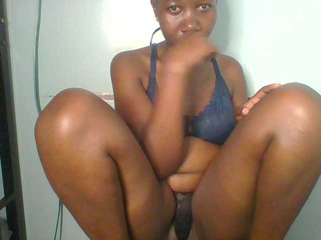Creme-dall live cam on BongaCams