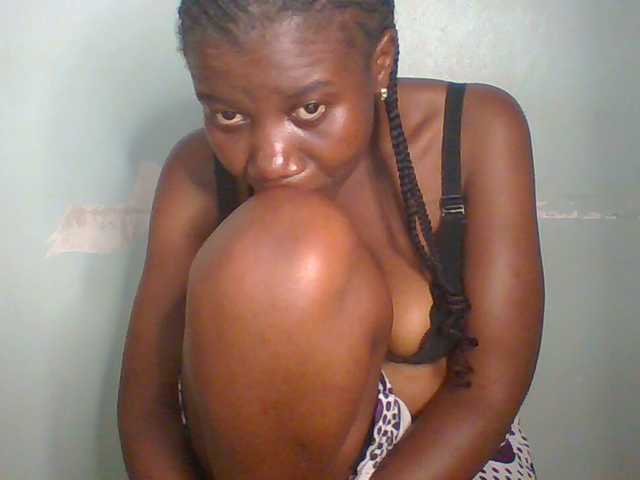 Creme-dall live cam on BongaCams