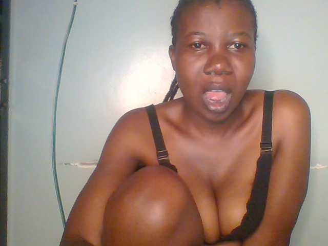 Creme-dall live cam on BongaCams