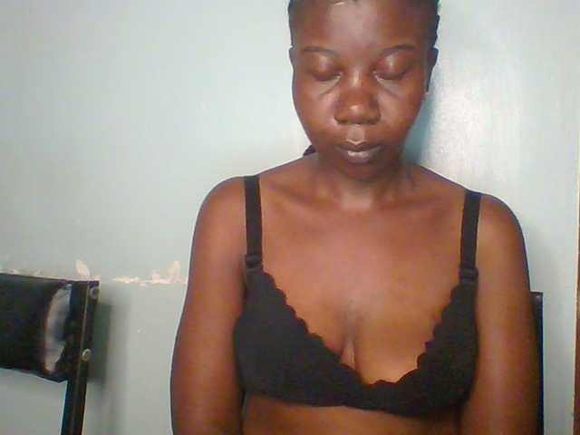 Creme-dall live cam on BongaCams