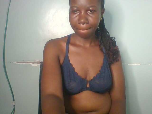 Creme-dall live cam on BongaCams