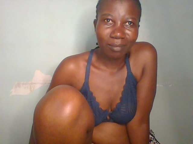 Creme-dall live cam on BongaCams
