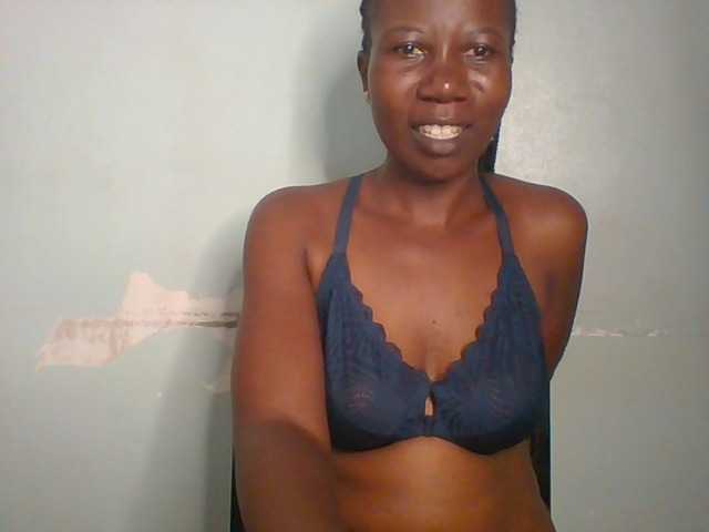 Creme-dall live cam on BongaCams