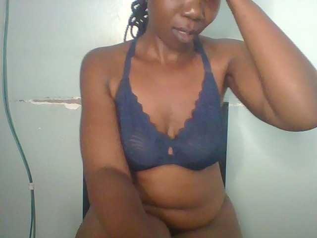 Creme-dall live cam on BongaCams