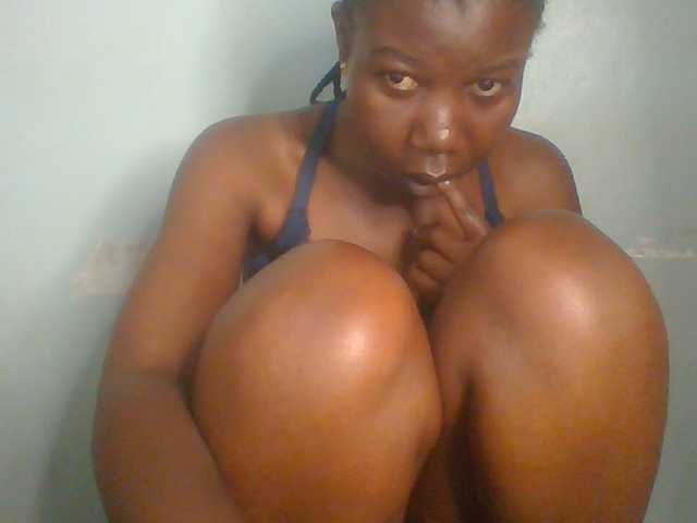 Creme-dall live cam on BongaCams