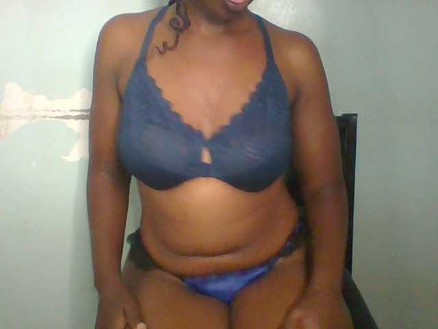 Creme-dall live cam on BongaCams