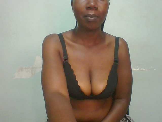 Creme-dall live cam on BongaCams