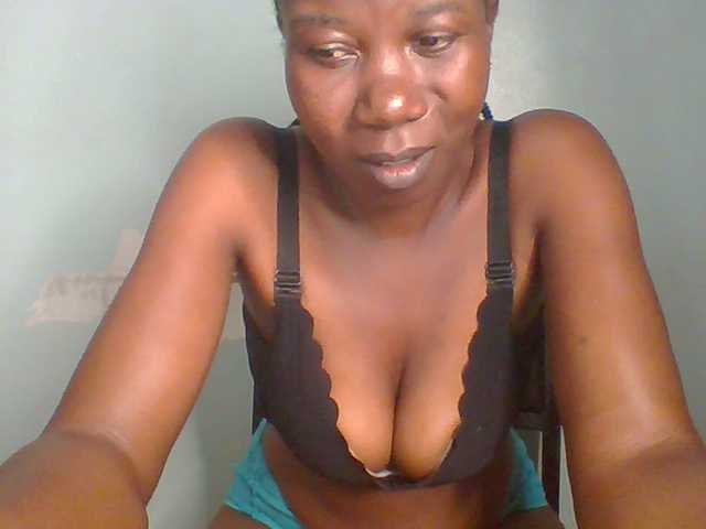 Creme-dall live cam on BongaCams