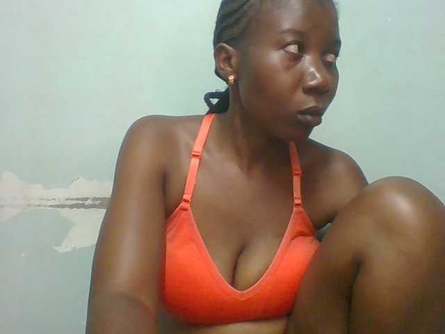 Creme-dall live cam on BongaCams