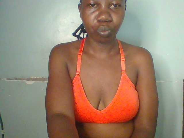 Creme-dall live cam on BongaCams