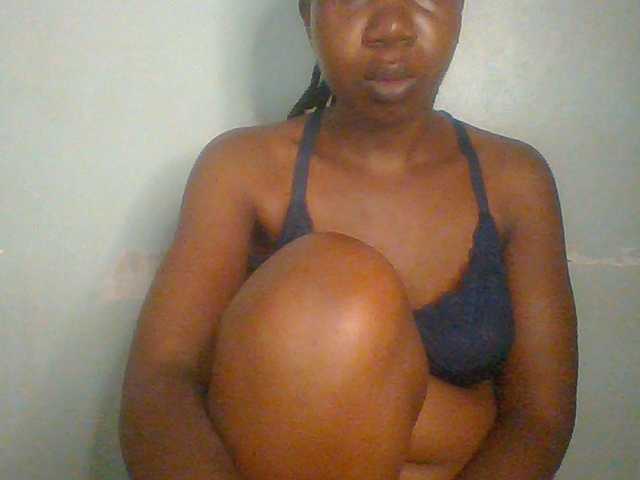 Creme-dall live cam on BongaCams