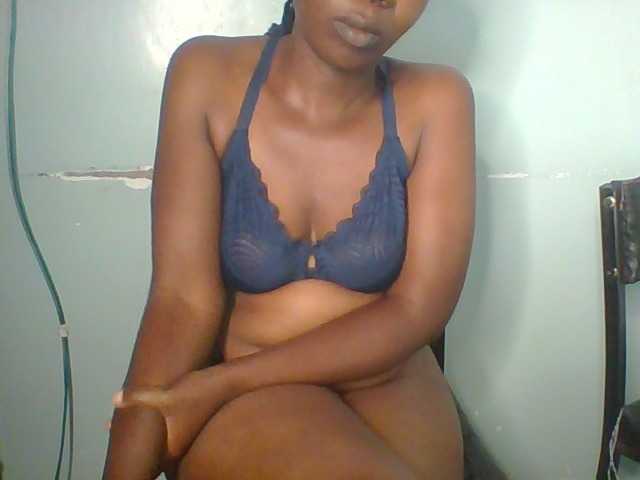 Creme-dall live cam on BongaCams