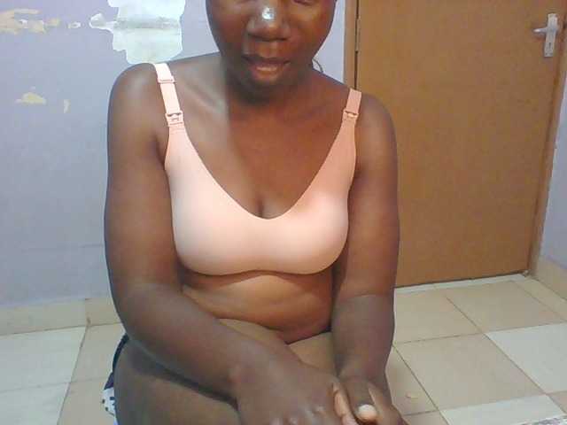 Creme-dall live cam on BongaCams