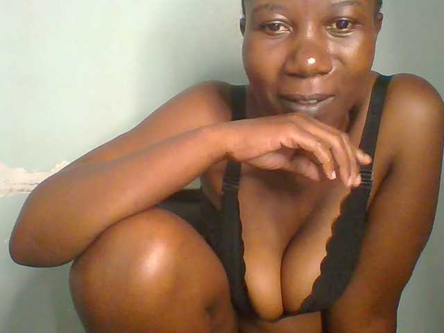 Creme-dall live cam on BongaCams