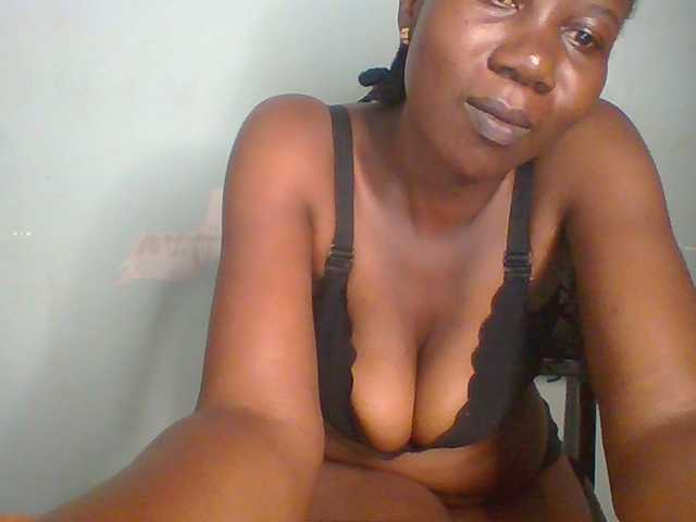Creme-dall live cam on BongaCams