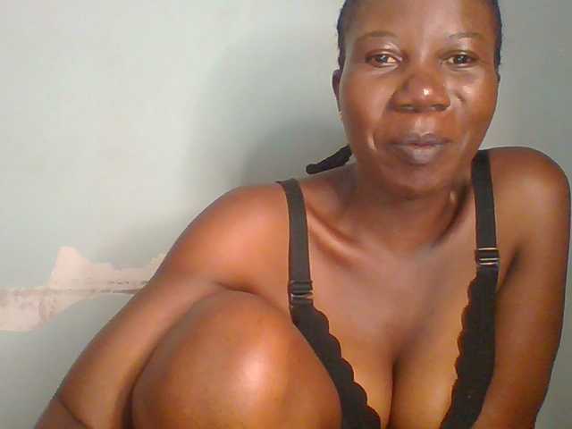 Creme-dall live cam on BongaCams