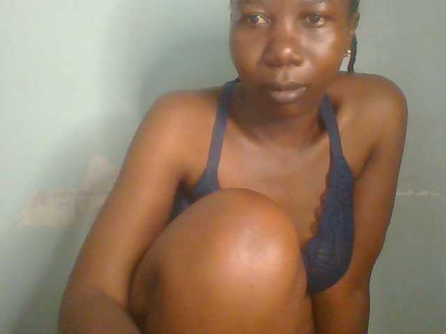 Creme-dall live cam on BongaCams