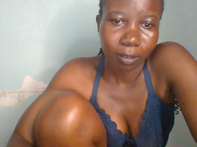Creme-dall live cam on BongaCams