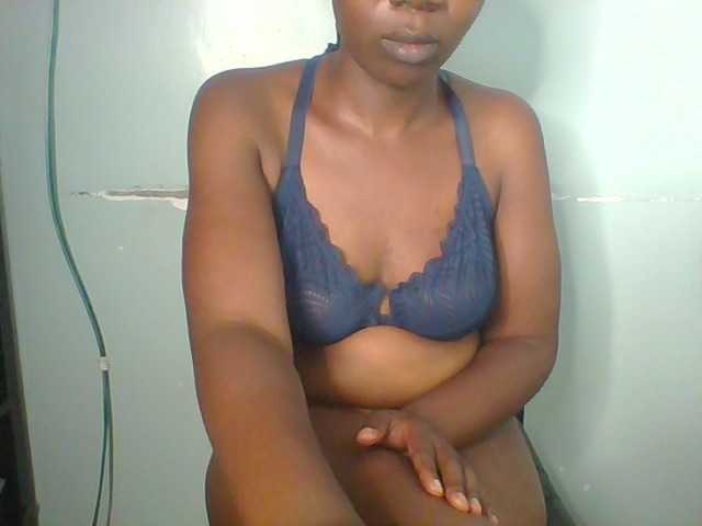 Creme-dall live cam on BongaCams