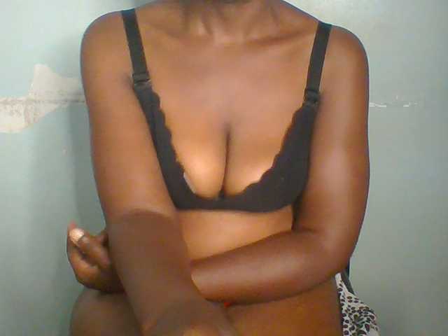 Creme-dall live cam on BongaCams
