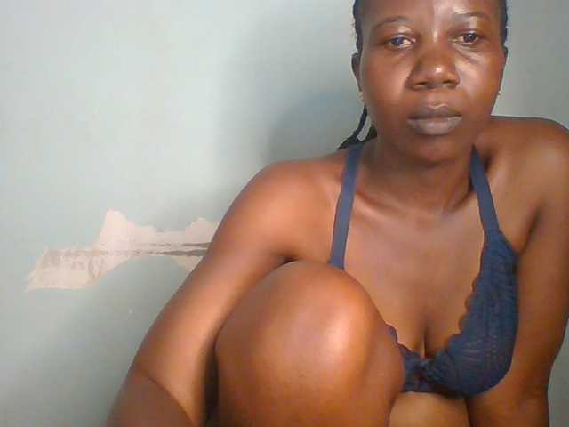 Creme-dall live cam on BongaCams