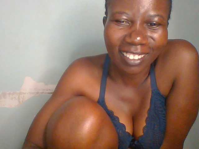 Creme-dall live cam on BongaCams