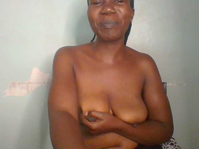 Creme-dall live cam on BongaCams