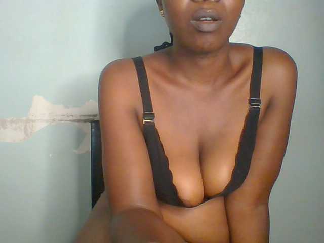 Creme-dall live cam on BongaCams