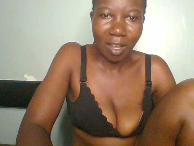 Creme-dall live cam on BongaCams