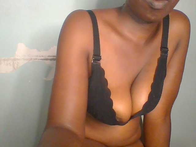 Creme-dall live cam on BongaCams