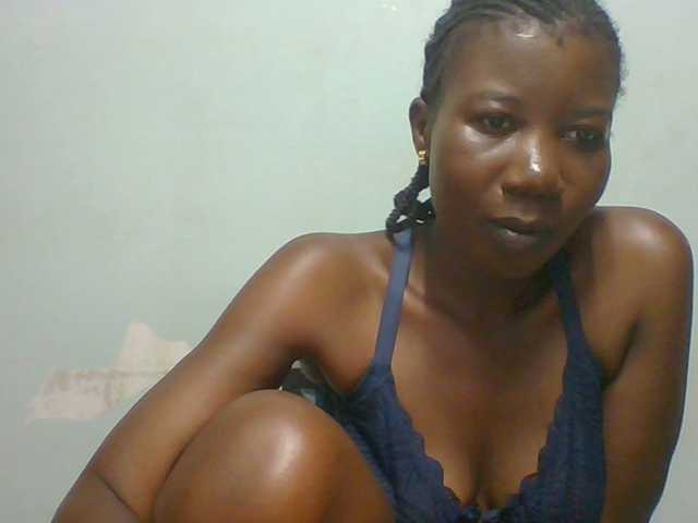 Creme-dall live cam on BongaCams