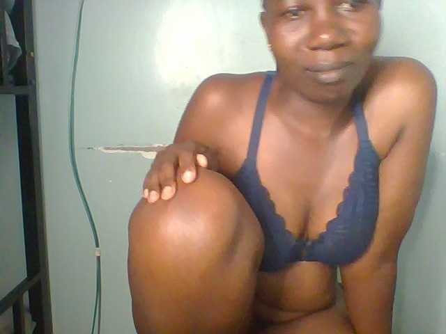 Creme-dall live cam on BongaCams