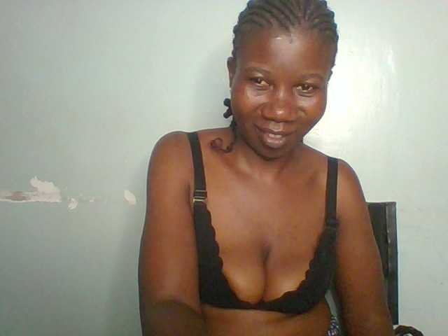 Creme-dall live cam on BongaCams