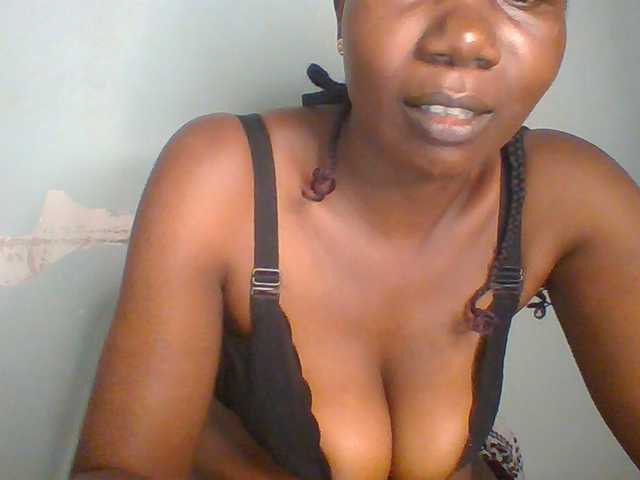 Creme-dall live cam on BongaCams
