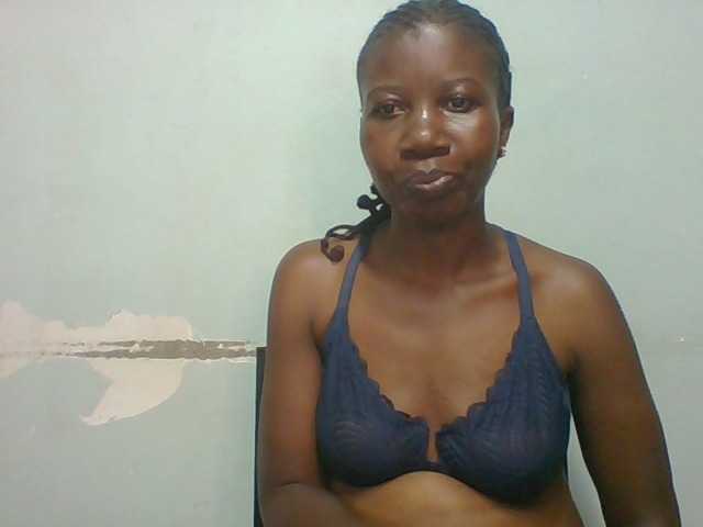 Creme-dall live cam on BongaCams